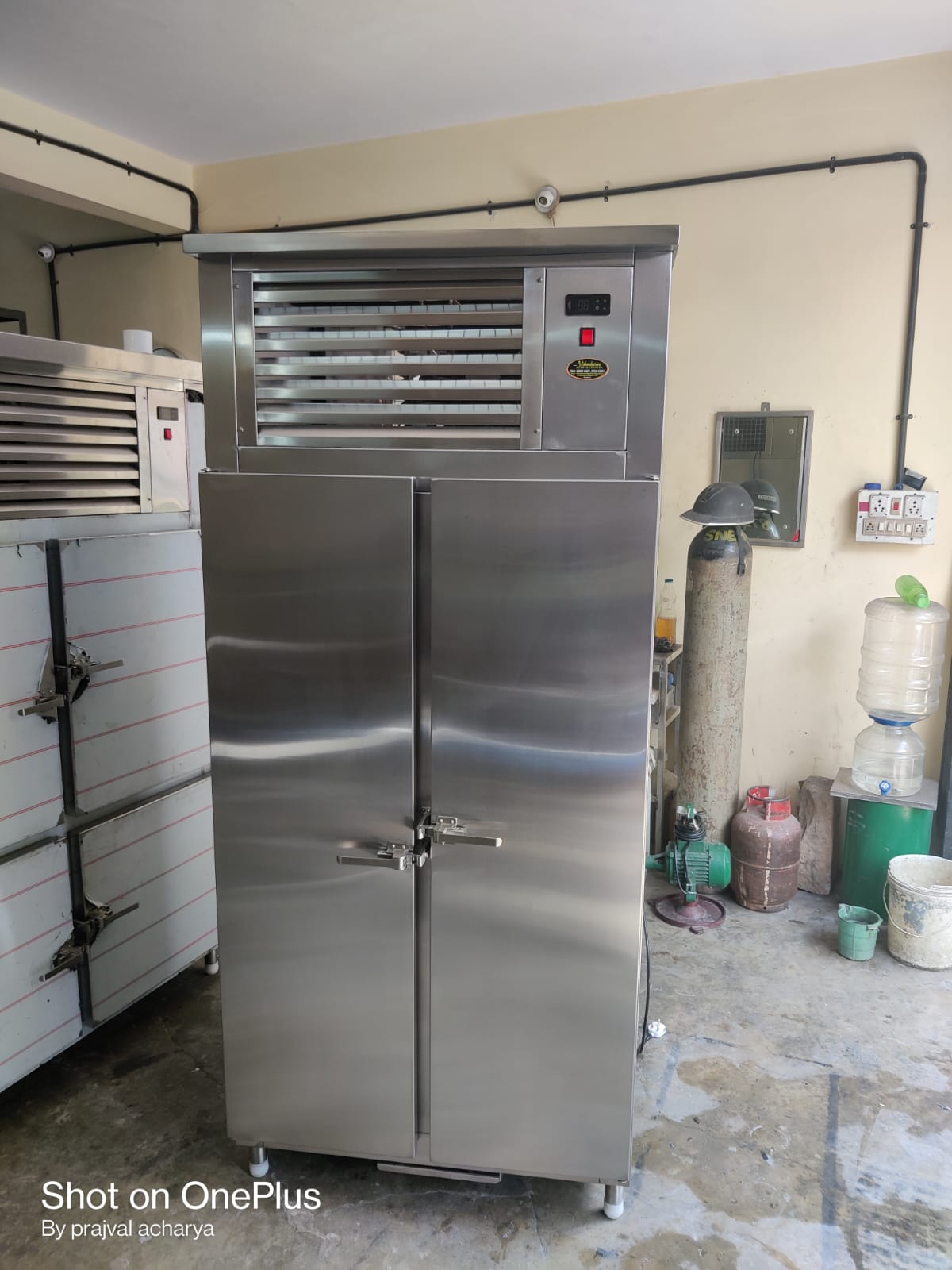 Vertical 2 Door Freezer / Chiller