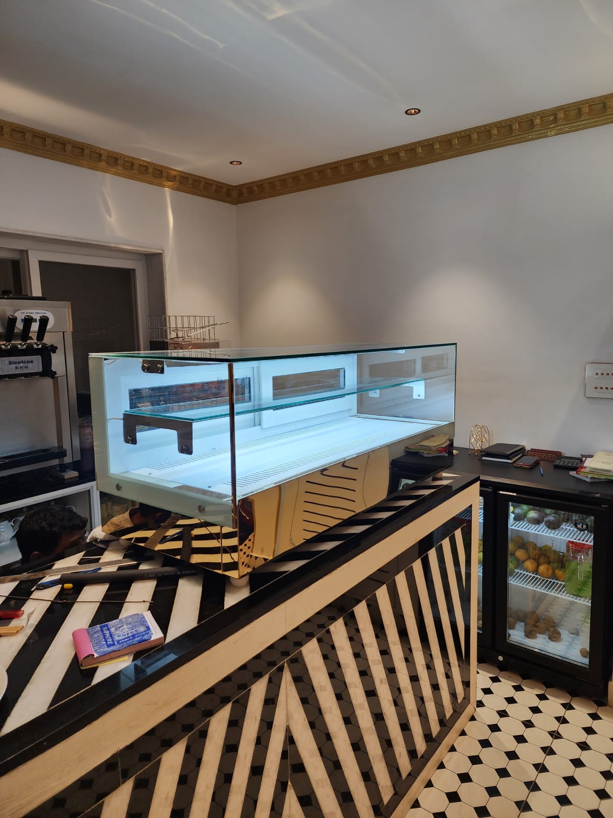 Table Top Cake Display